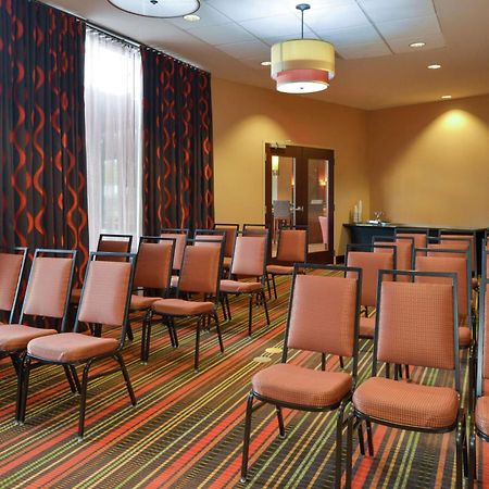Hampton Inn Frederick Bagian luar foto