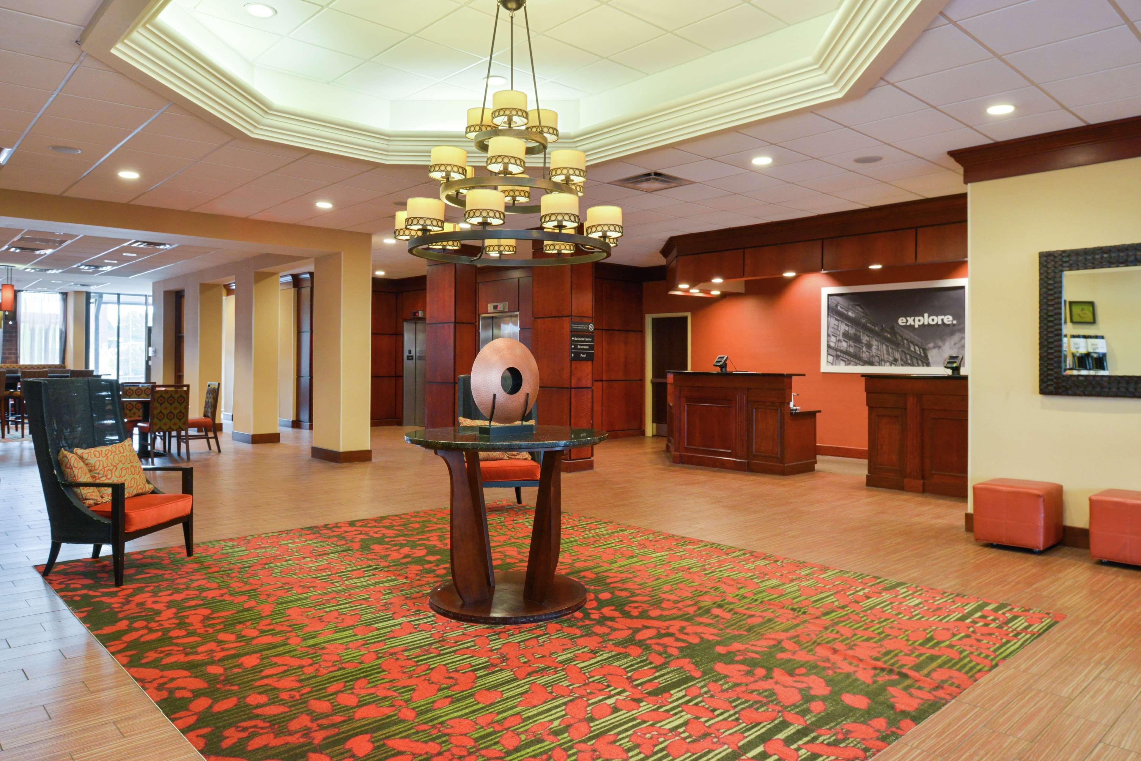 Hampton Inn Frederick Bagian luar foto
