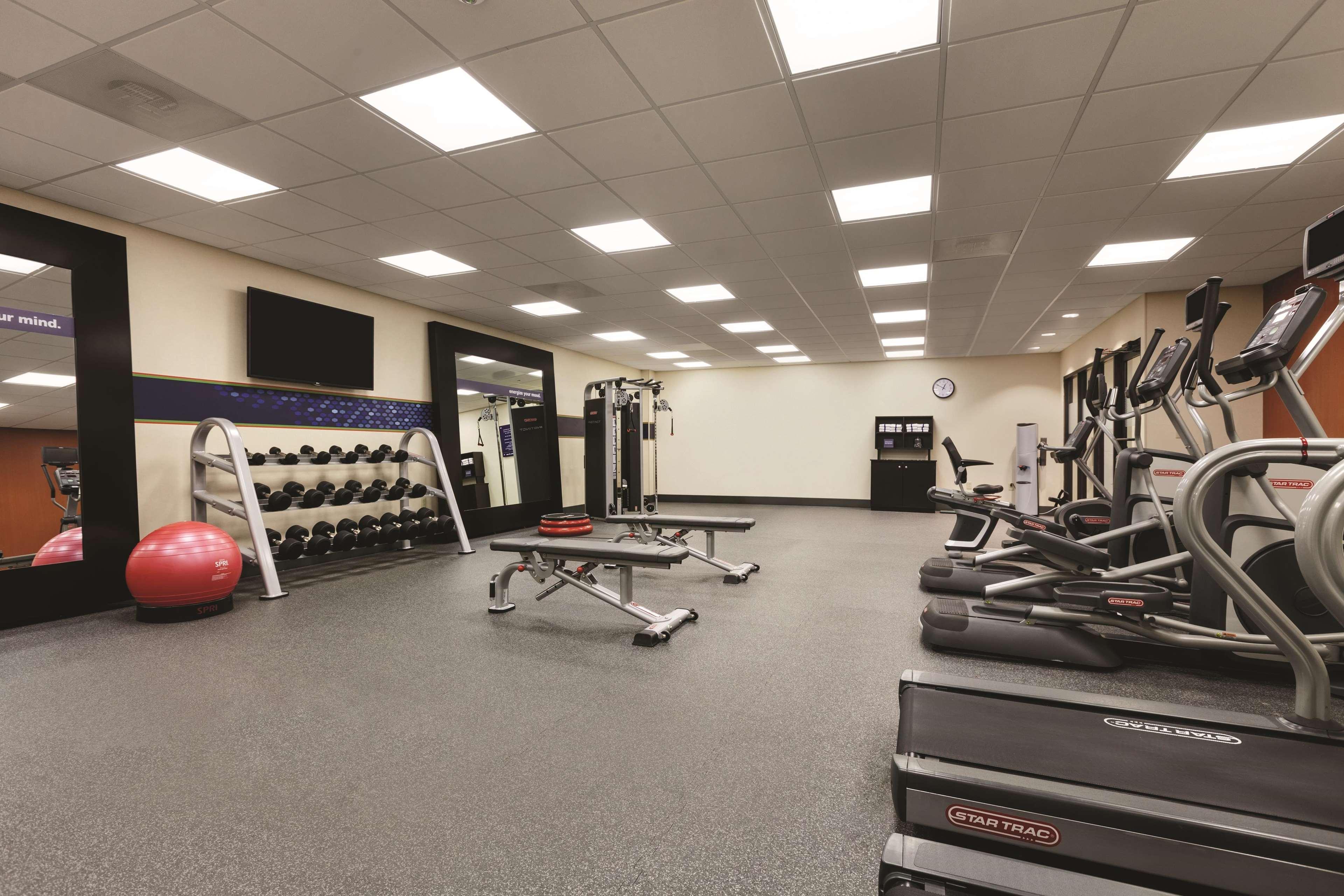 Hampton Inn Frederick Bagian luar foto