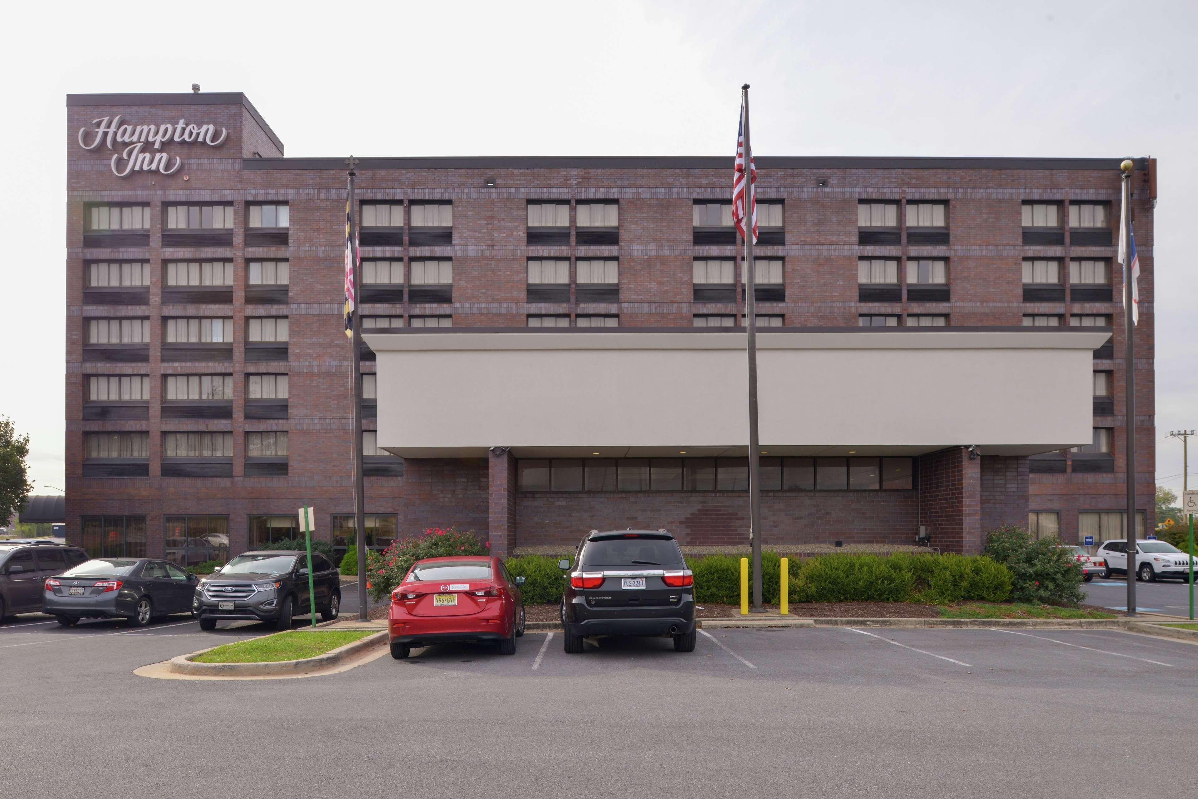 Hampton Inn Frederick Bagian luar foto