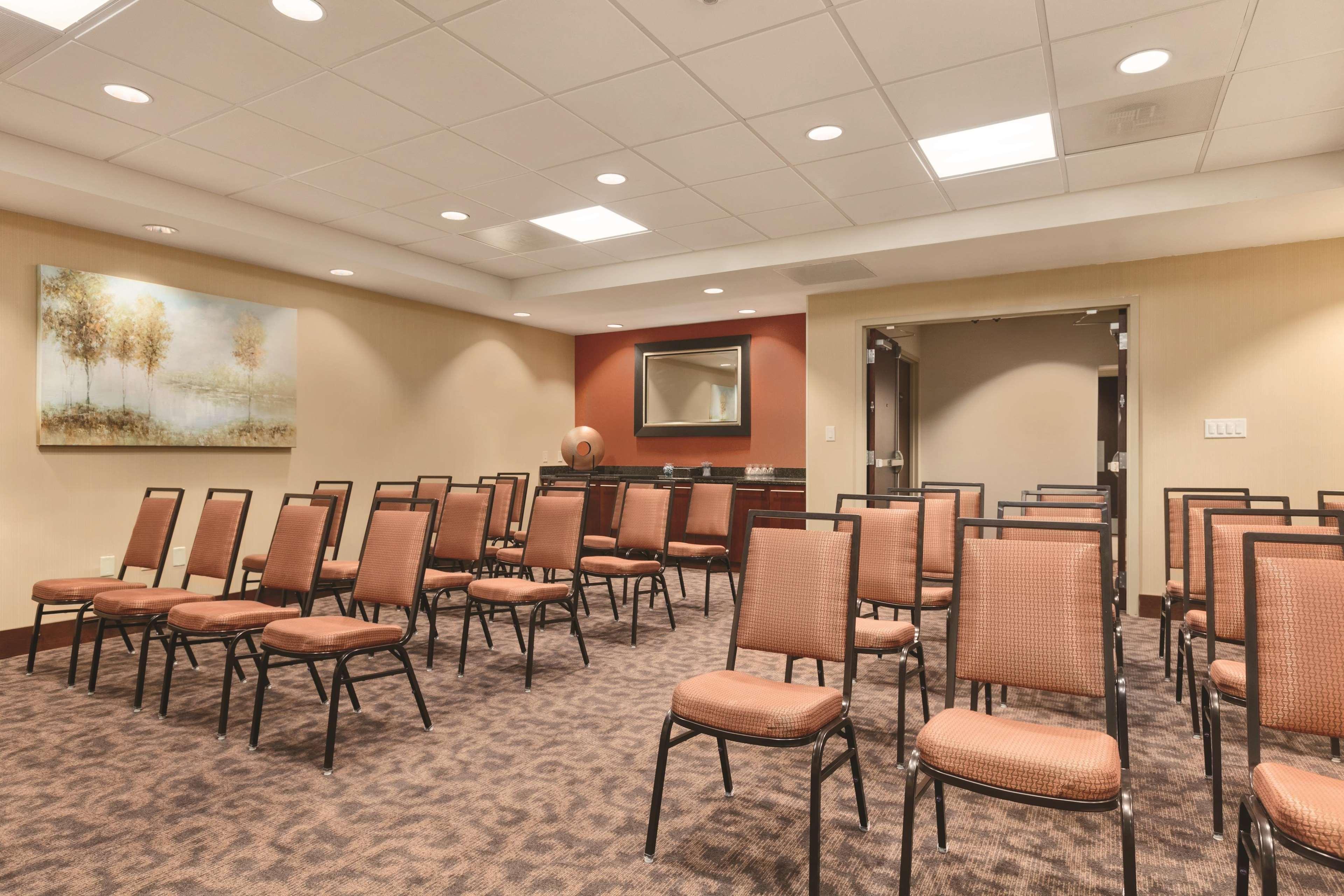 Hampton Inn Frederick Bagian luar foto