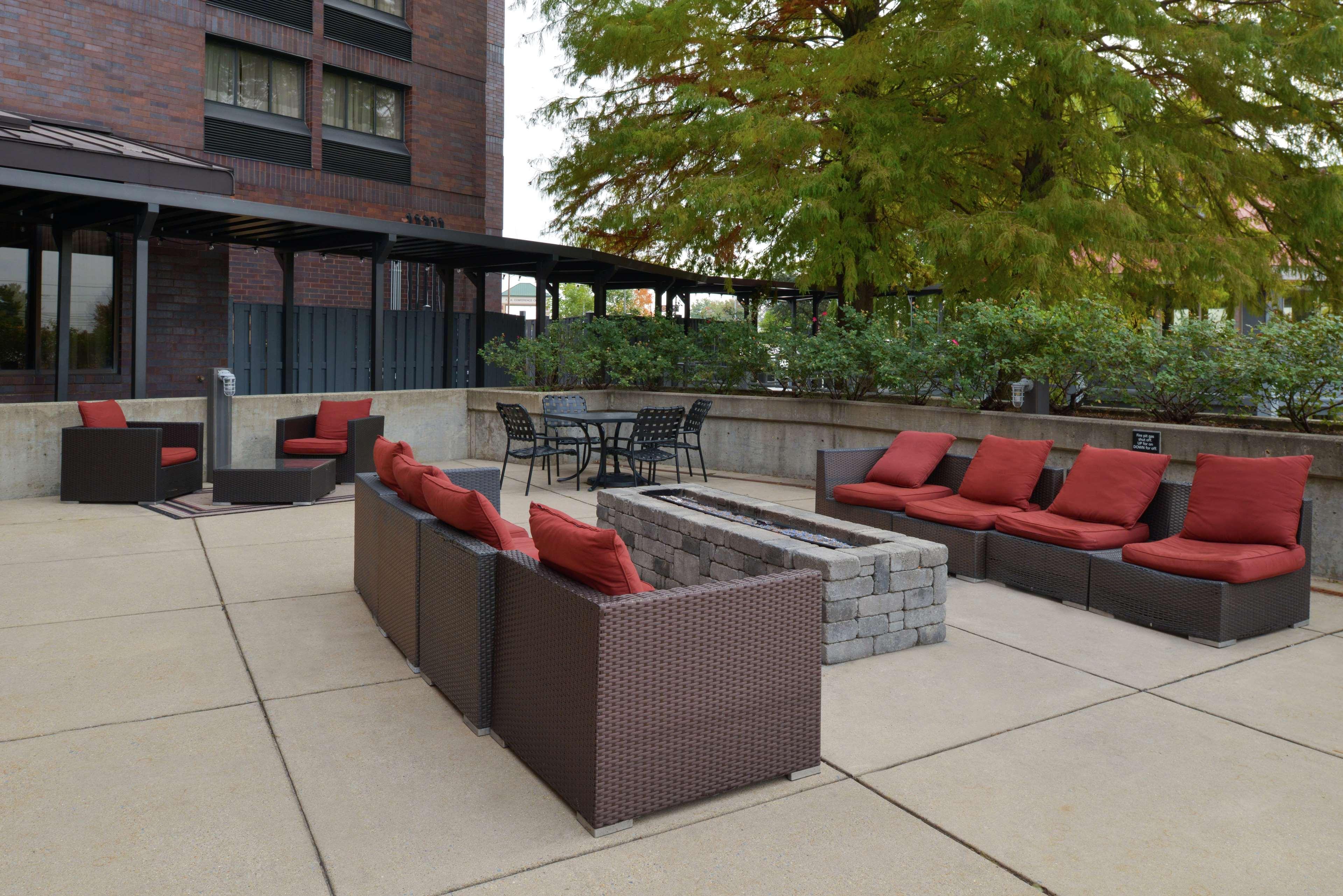 Hampton Inn Frederick Bagian luar foto