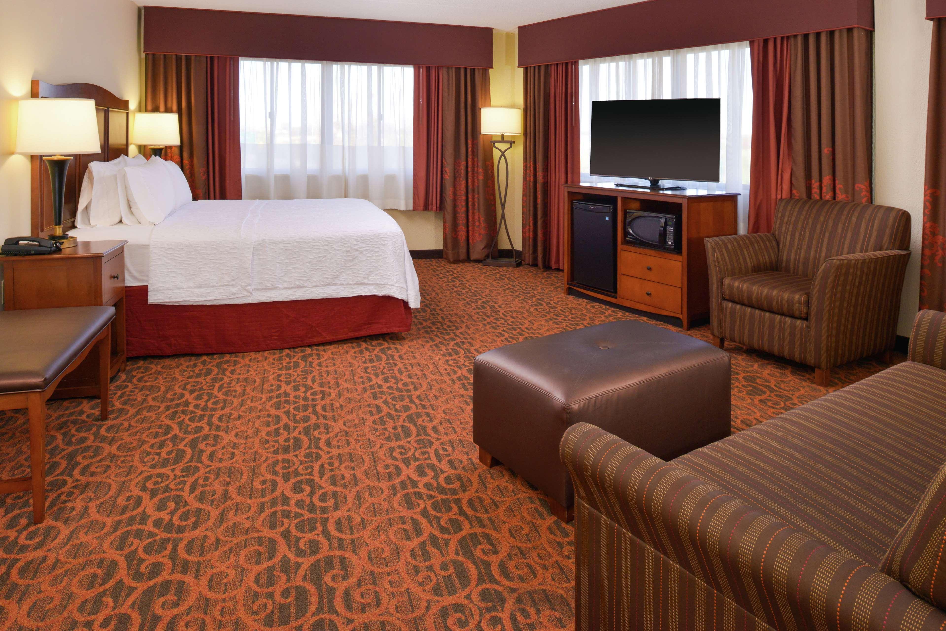 Hampton Inn Frederick Bagian luar foto