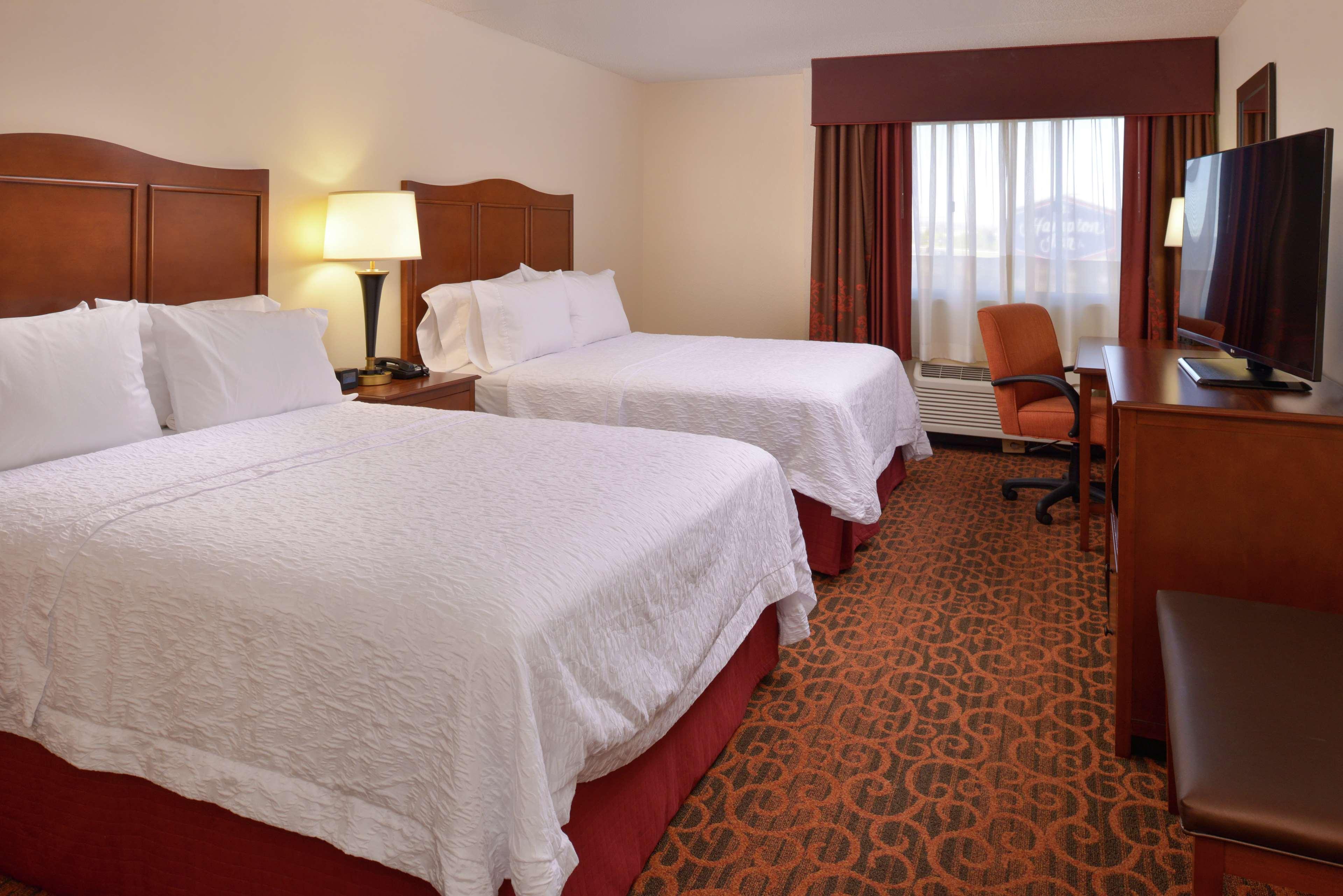 Hampton Inn Frederick Bagian luar foto