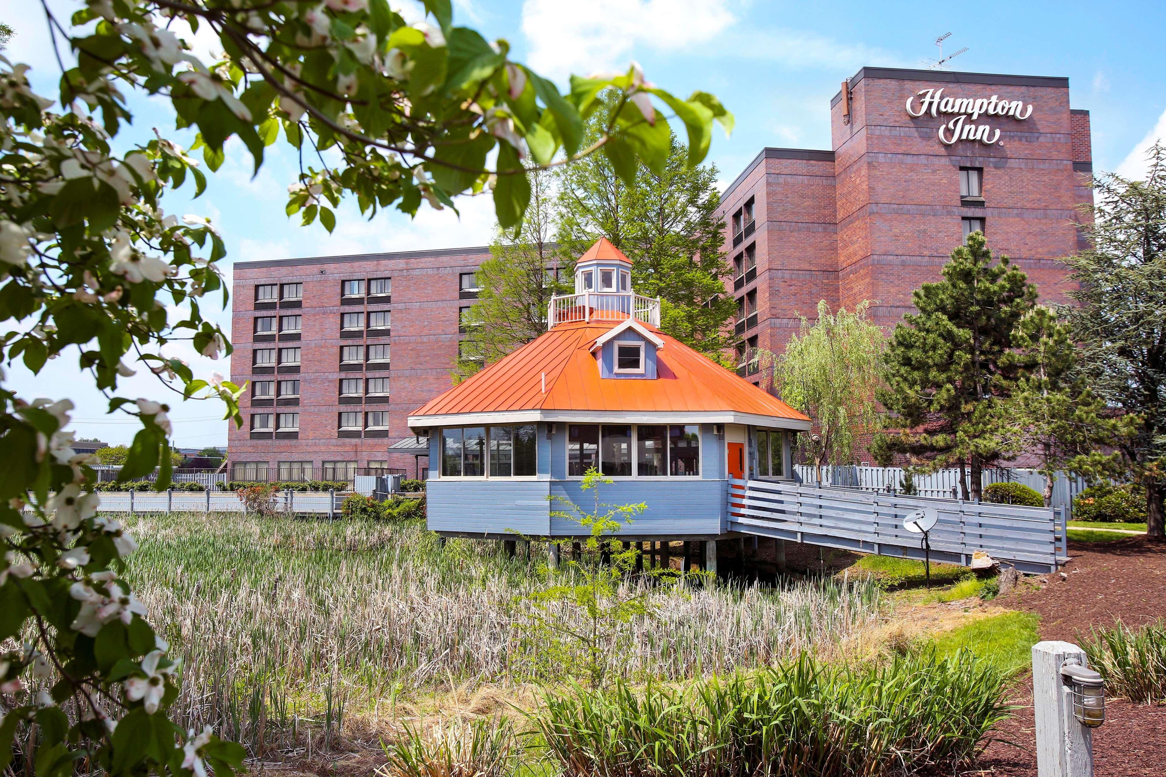 Hampton Inn Frederick Bagian luar foto
