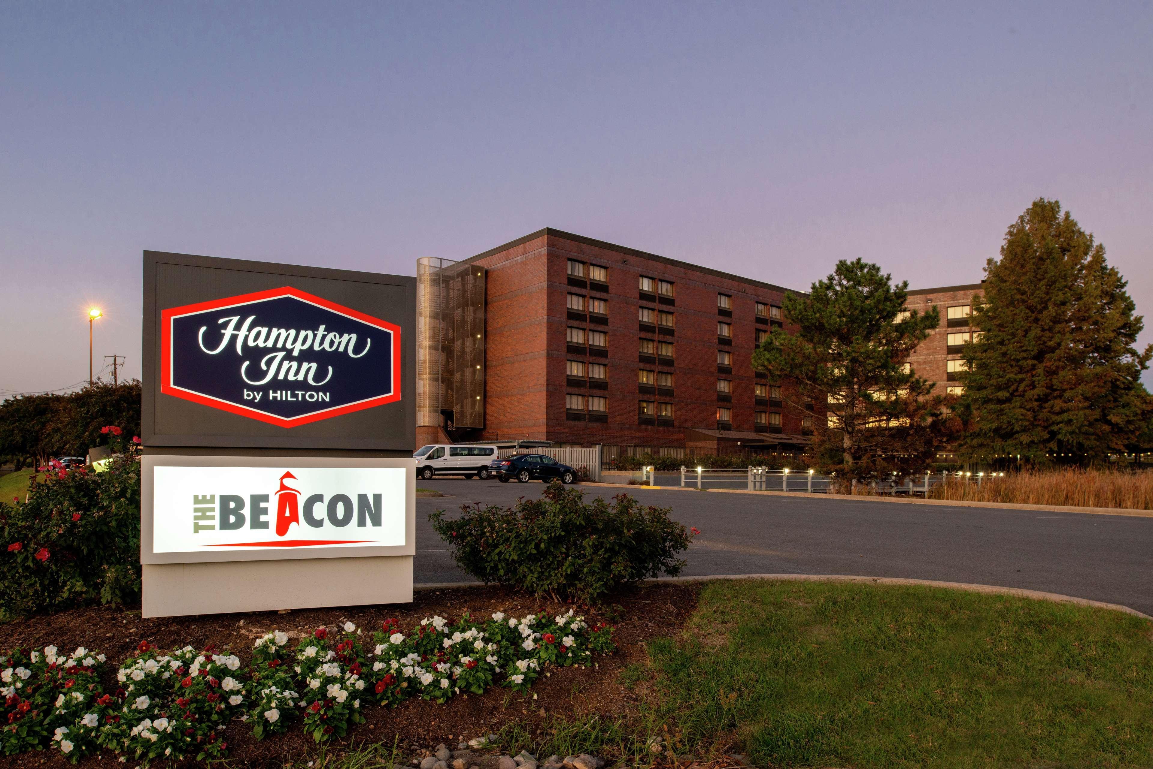 Hampton Inn Frederick Bagian luar foto
