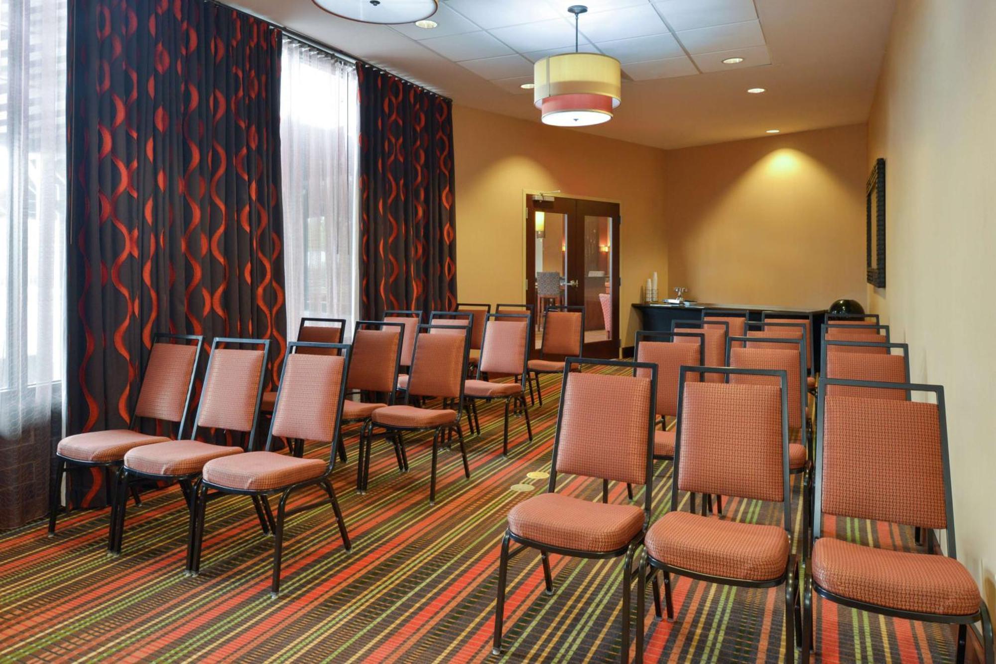 Hampton Inn Frederick Bagian luar foto