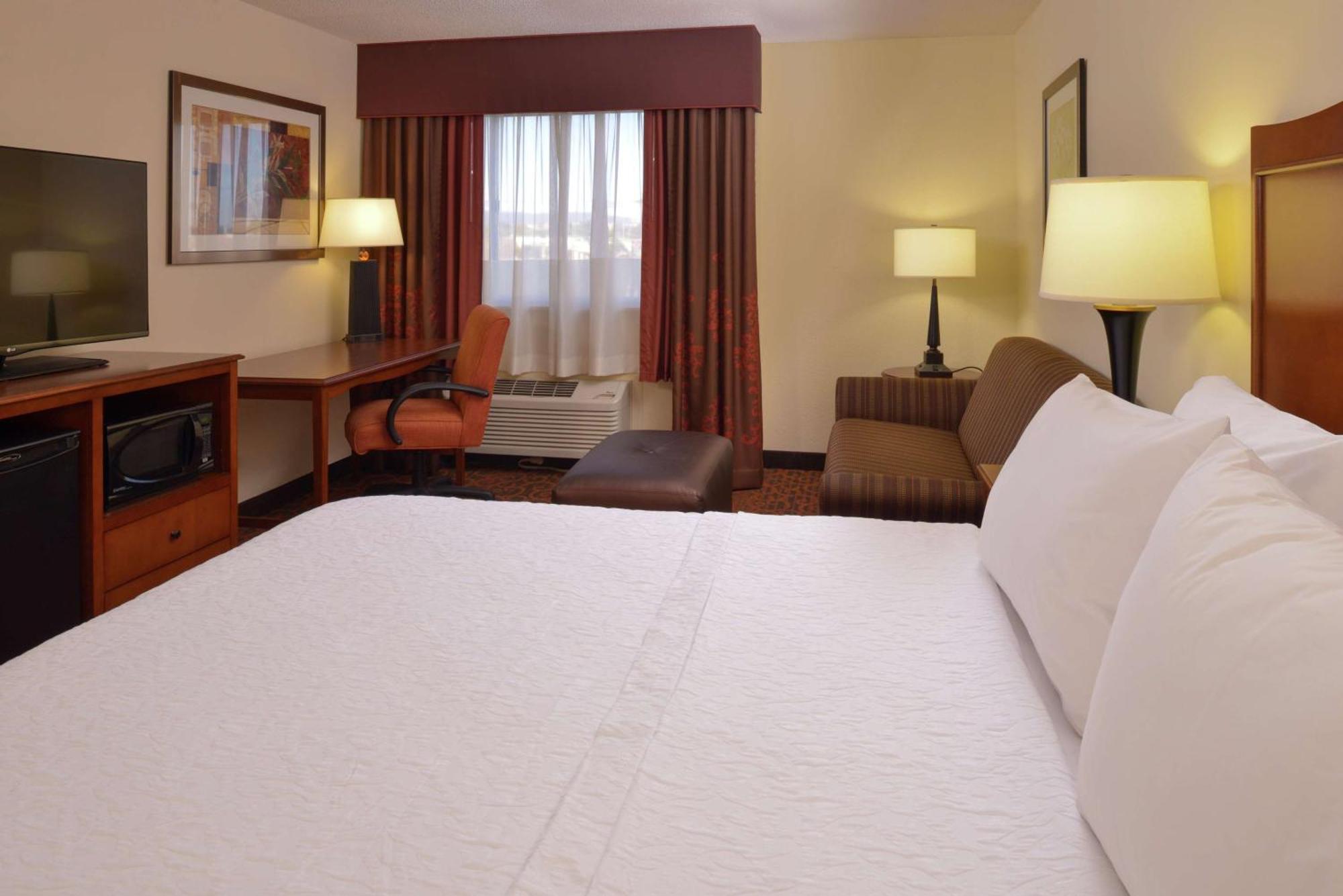 Hampton Inn Frederick Bagian luar foto