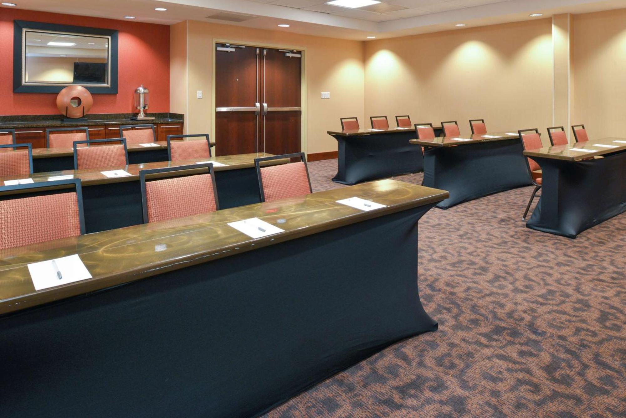 Hampton Inn Frederick Bagian luar foto
