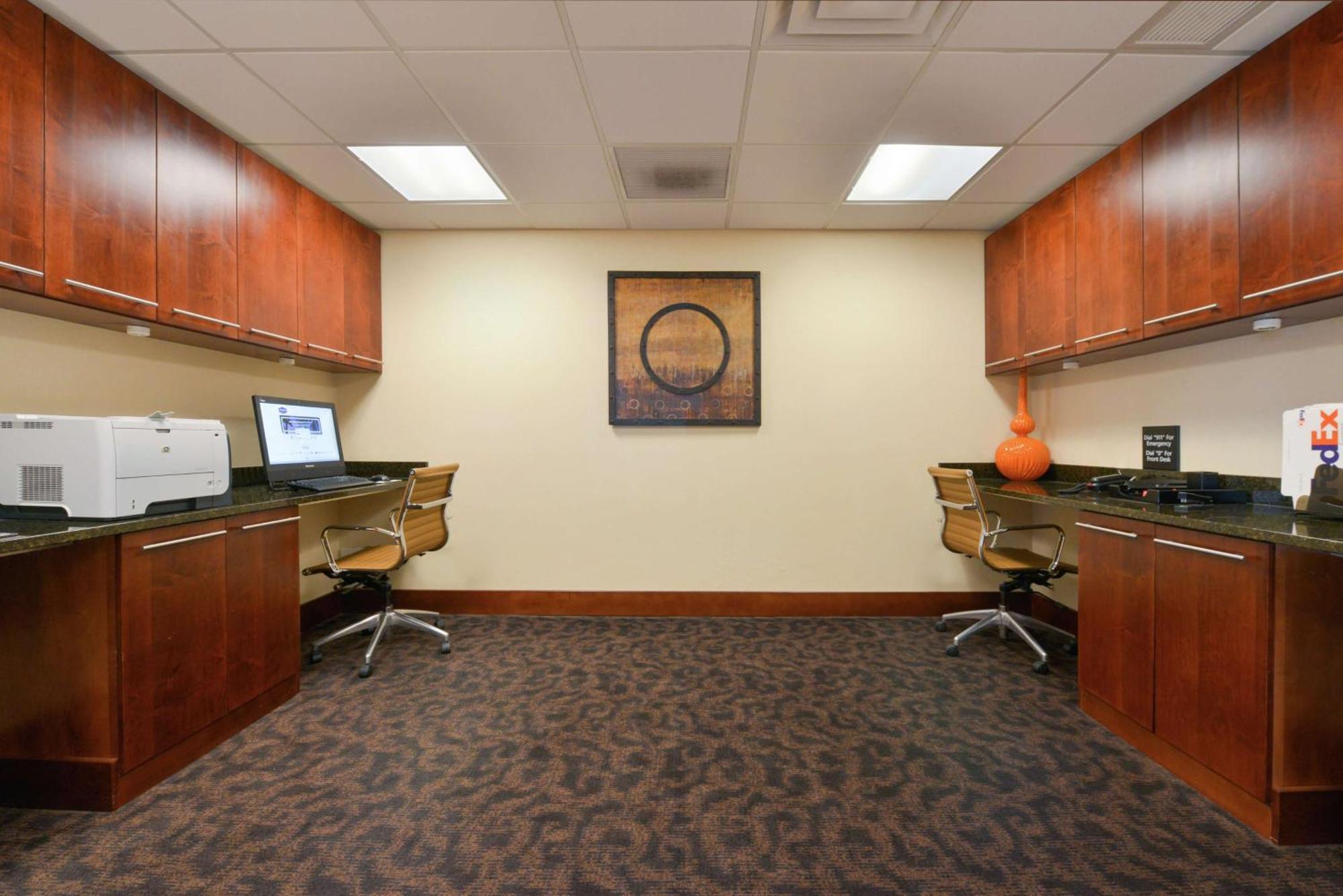 Hampton Inn Frederick Bagian luar foto