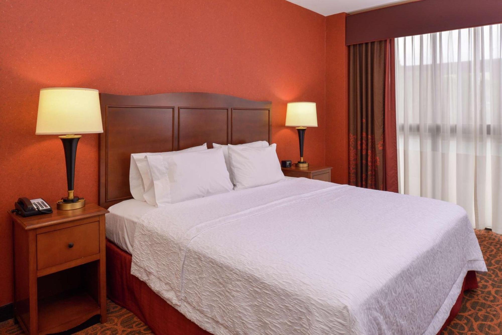 Hampton Inn Frederick Bagian luar foto