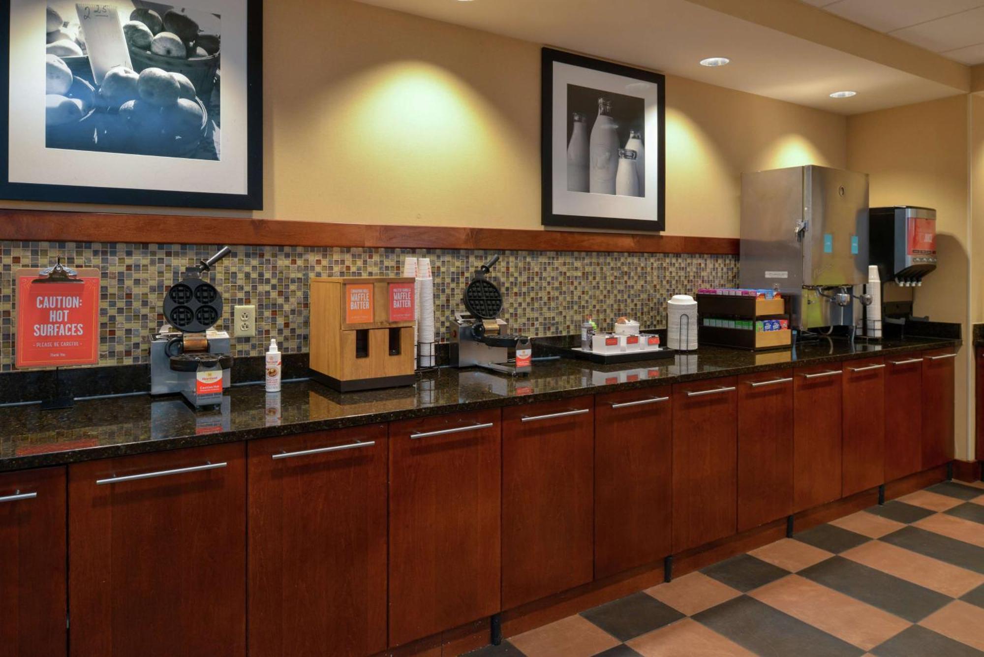 Hampton Inn Frederick Bagian luar foto
