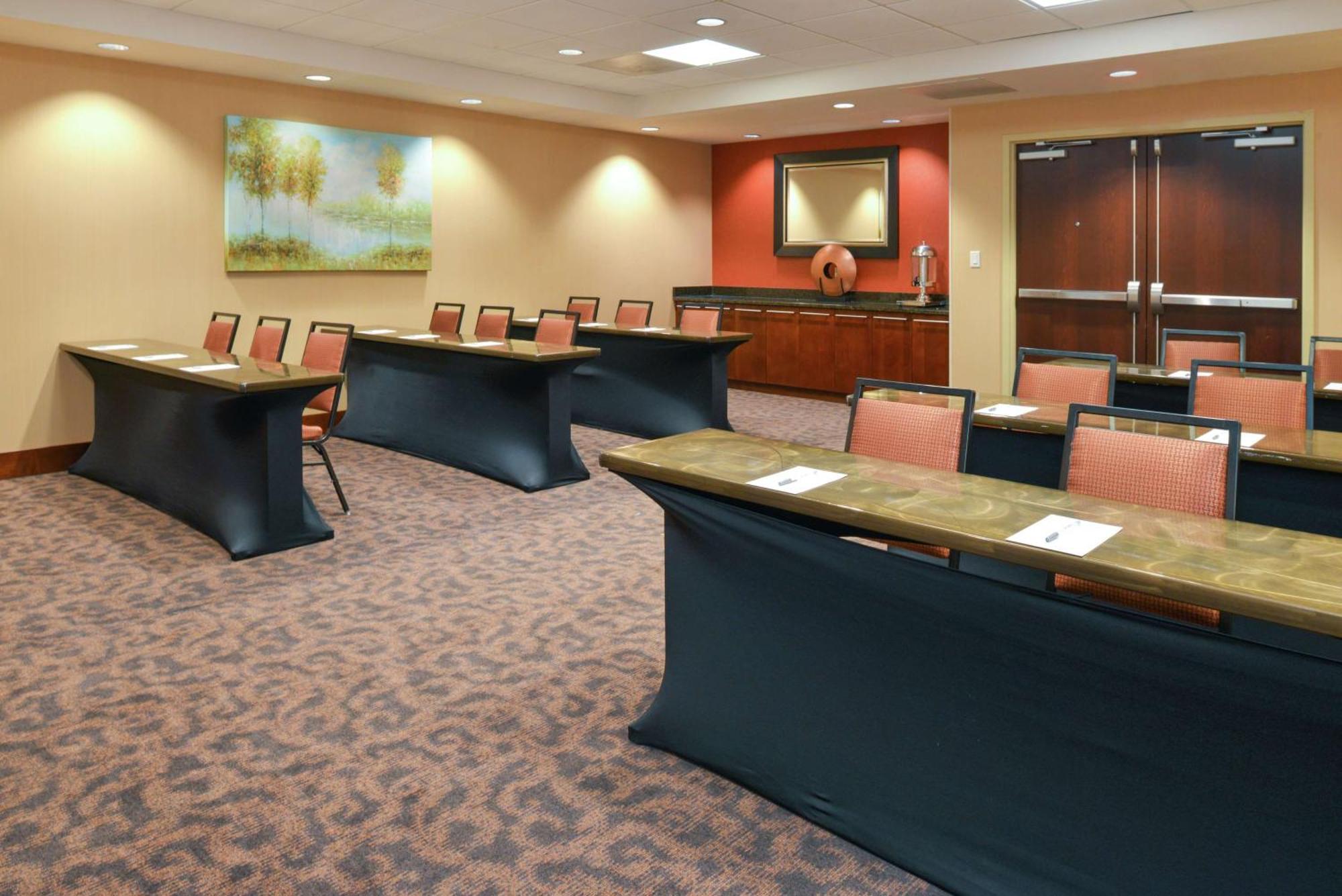 Hampton Inn Frederick Bagian luar foto