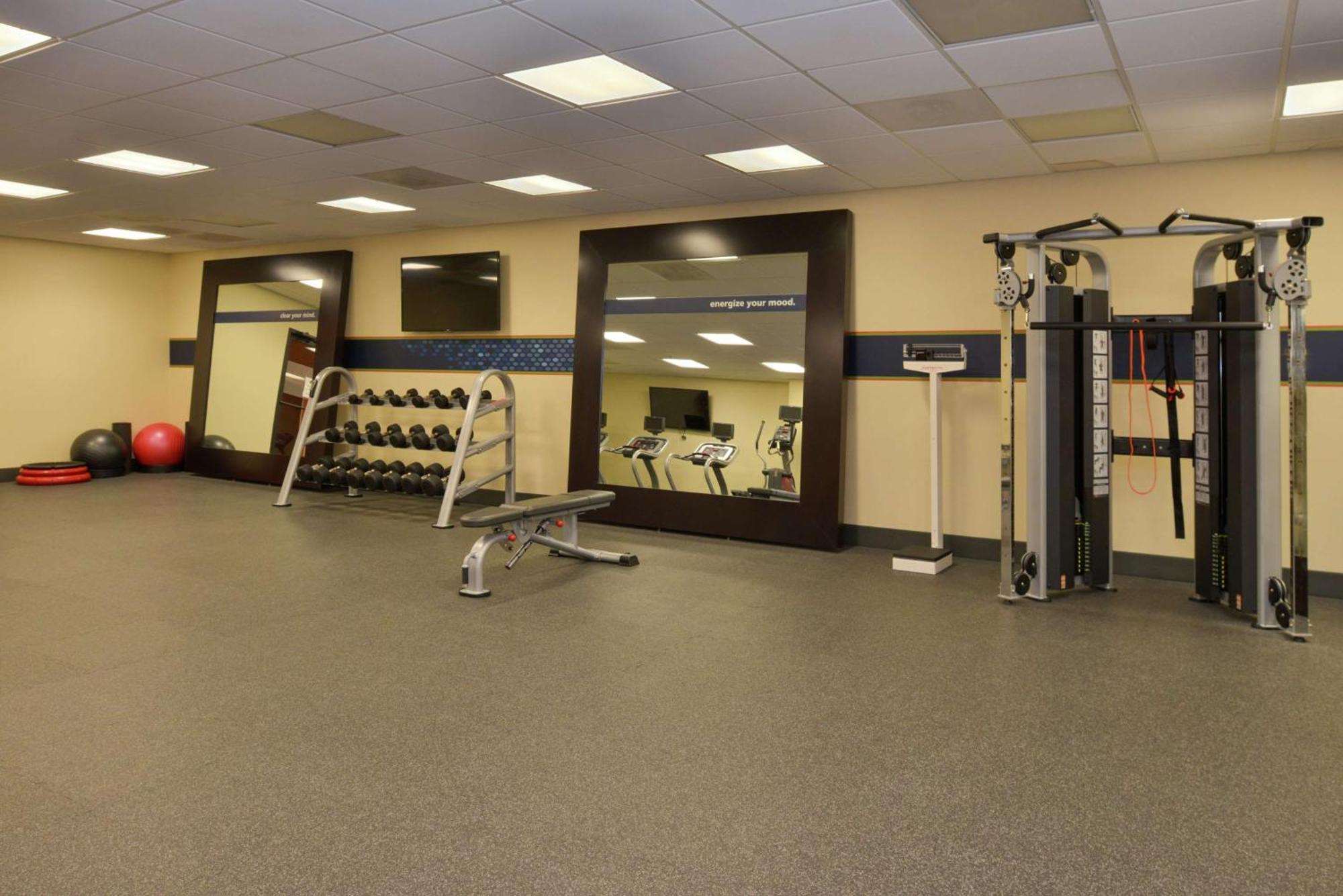 Hampton Inn Frederick Bagian luar foto