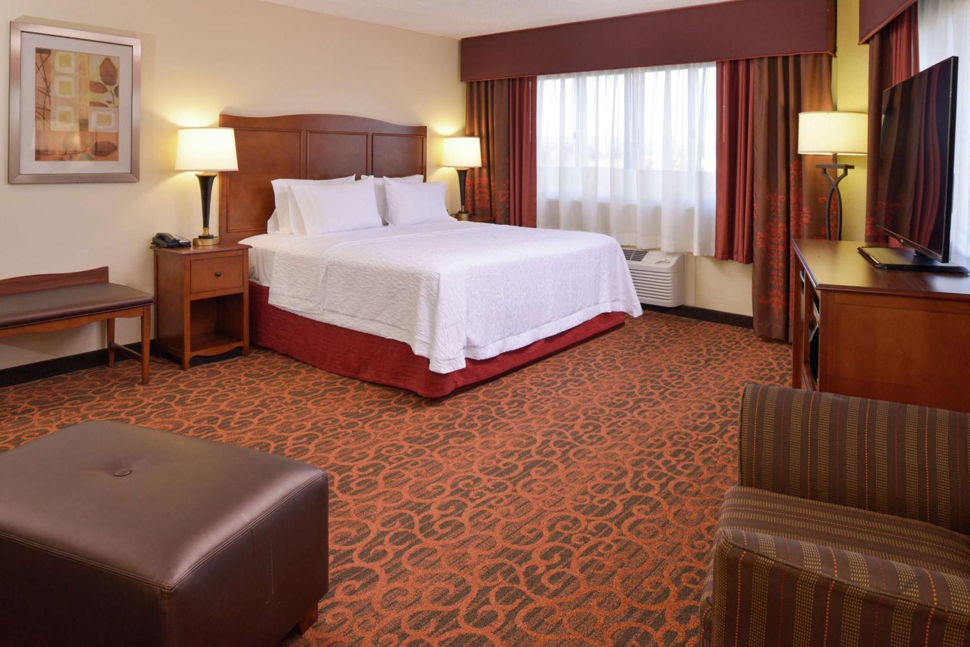 Hampton Inn Frederick Bagian luar foto