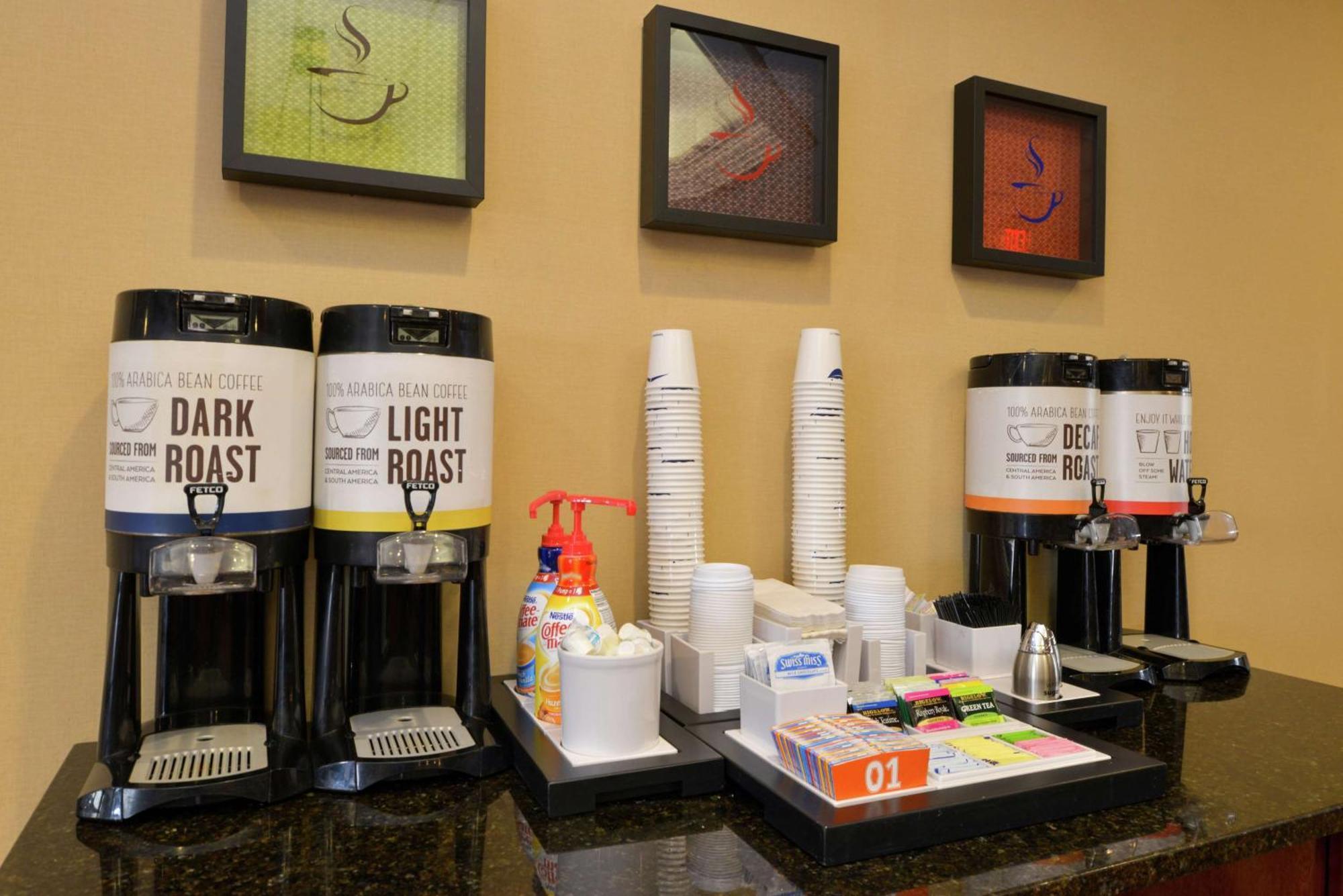Hampton Inn Frederick Bagian luar foto
