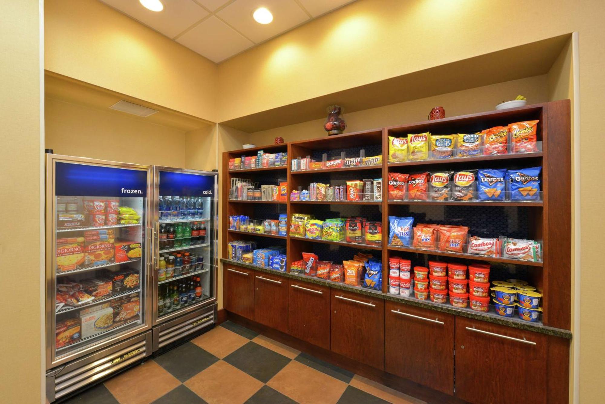 Hampton Inn Frederick Bagian luar foto