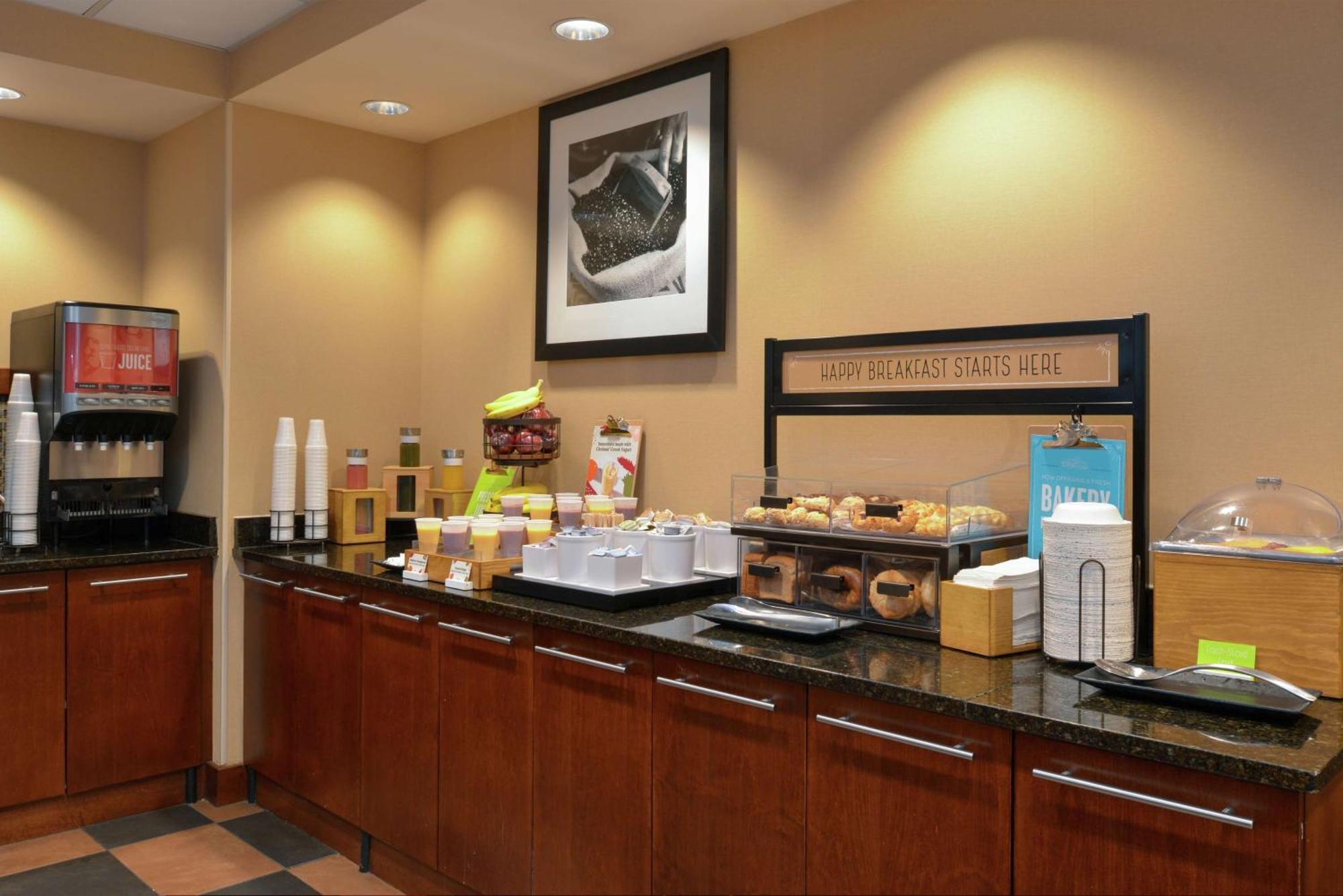 Hampton Inn Frederick Bagian luar foto