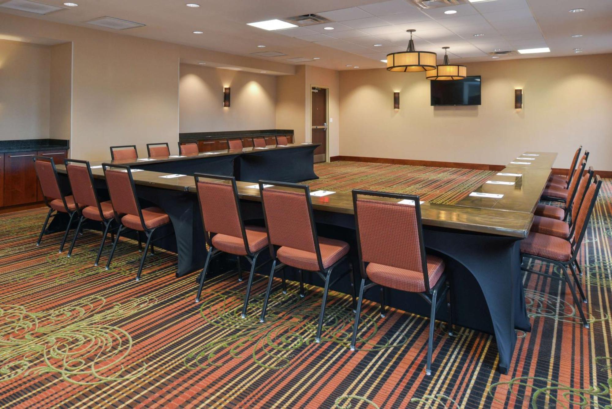 Hampton Inn Frederick Bagian luar foto